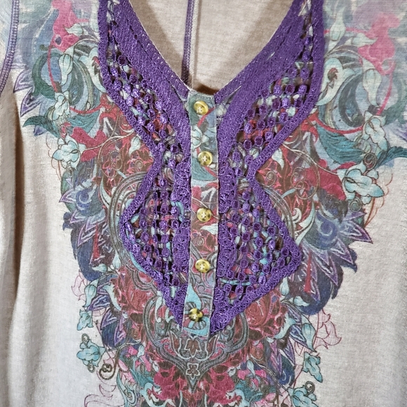 Live & Let Live Top - Picture 4 of 5